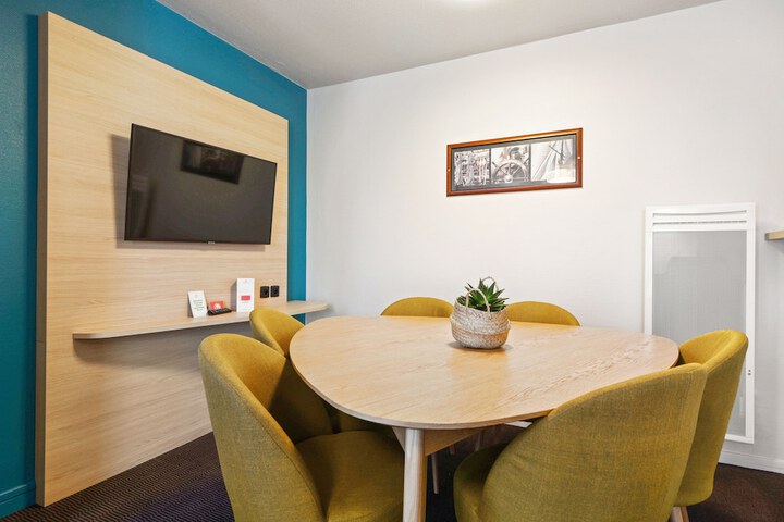 Room 25 of 41