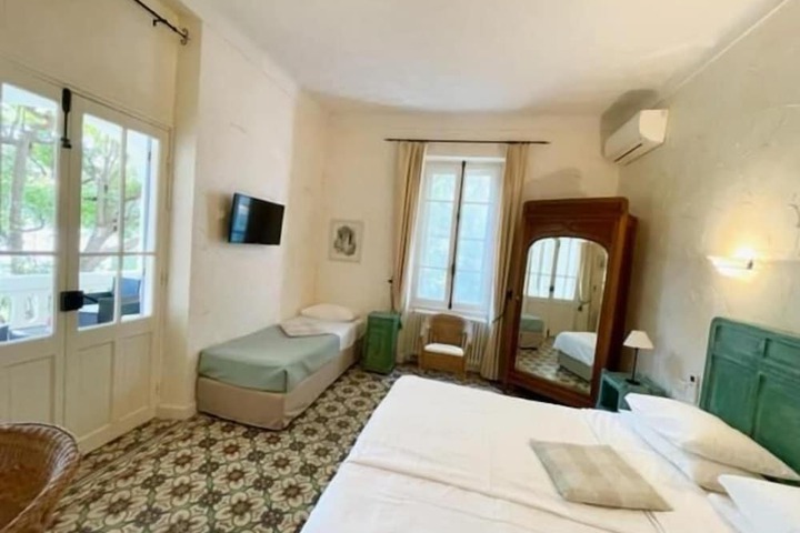 Room 2 of 47