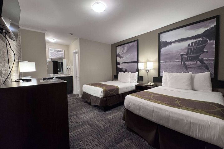 2 Double Beds Efficiency Room (5 of 5)