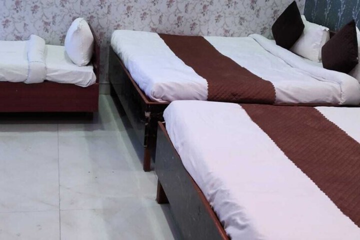 Room 7 of 8