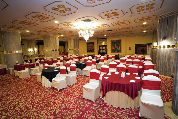 Ballroom/Hall 78 of 112