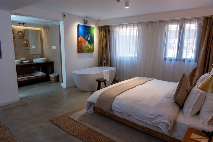 Room 16 of 35