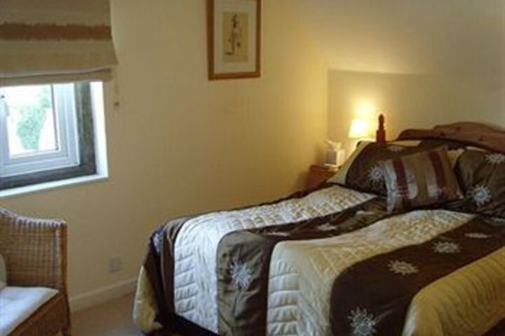 Room 4 of 9
