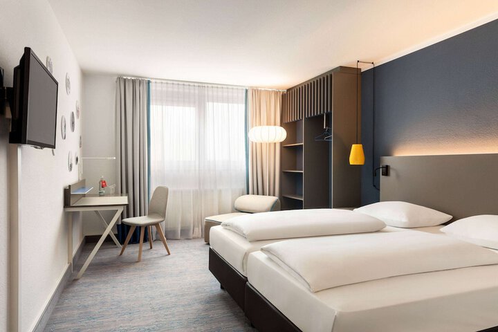 Room 15 of 48