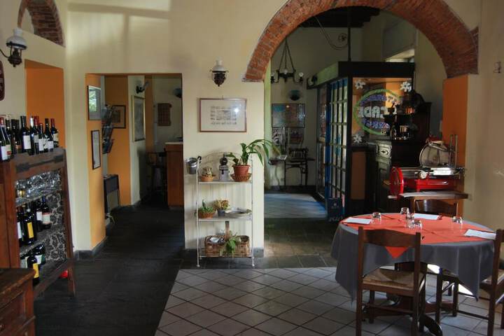 Dining 16 of 25
