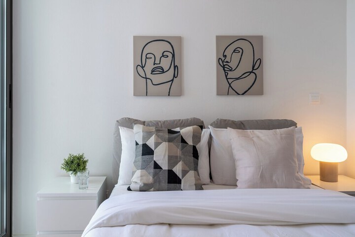 Room 34 of 210