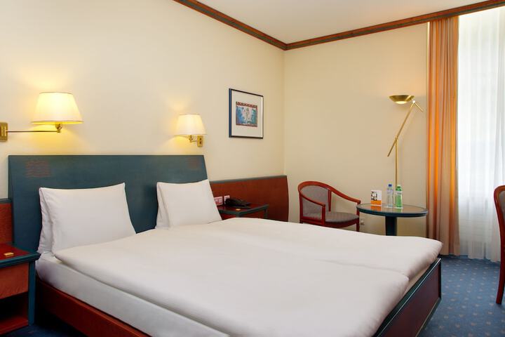 Room 4 of 72