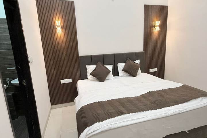 Room 2 of 36