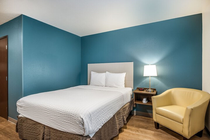 1 Queen Bed (12 of 22)