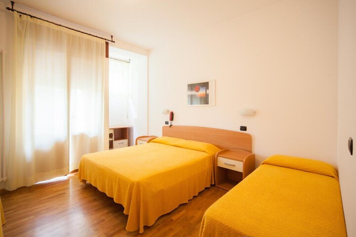 Room 18 of 48