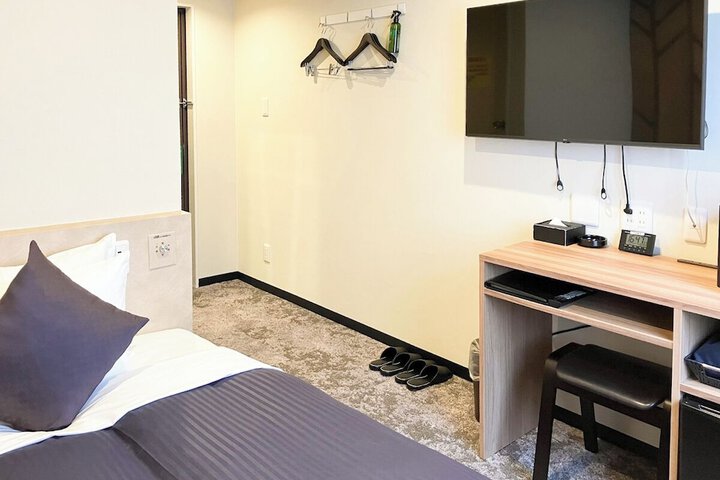 Room 5 of 13