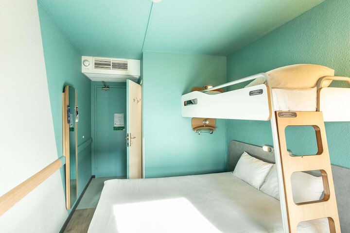 Room 17 of 34