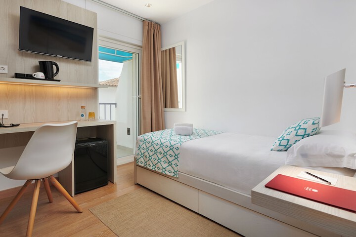 Room 12 of 73