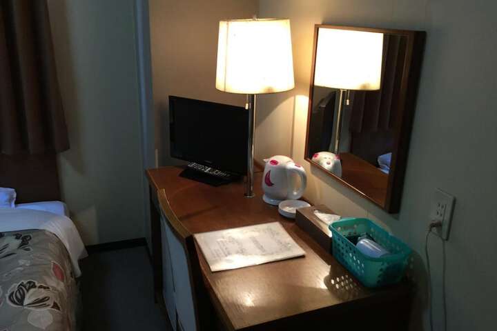 Room 13 of 40