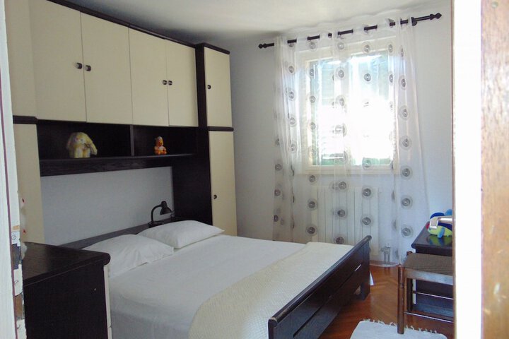 Room 3 of 39