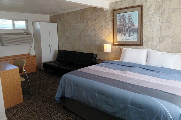 Room 6 of 35