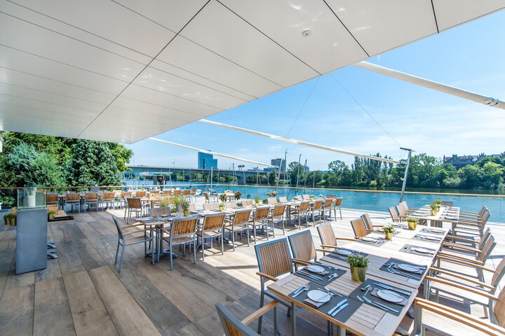 Sundeck 92 of 98