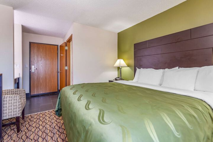 1 King Bed (13 of 17)
