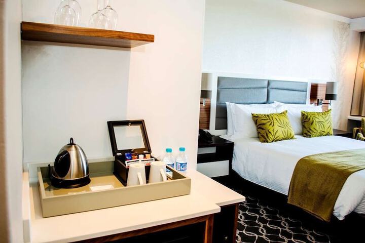 Room 12 of 27