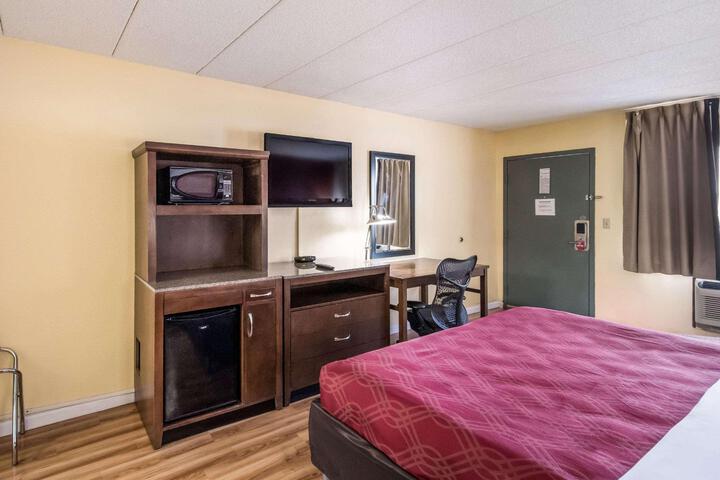 1 King Bed (2 of 5)