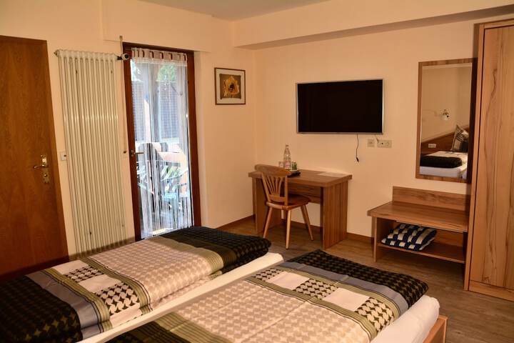 Room 5 of 44