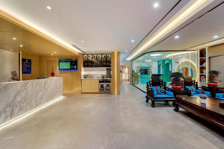 Lavande Hotel · Beijing Guomao Sihui Subway Station