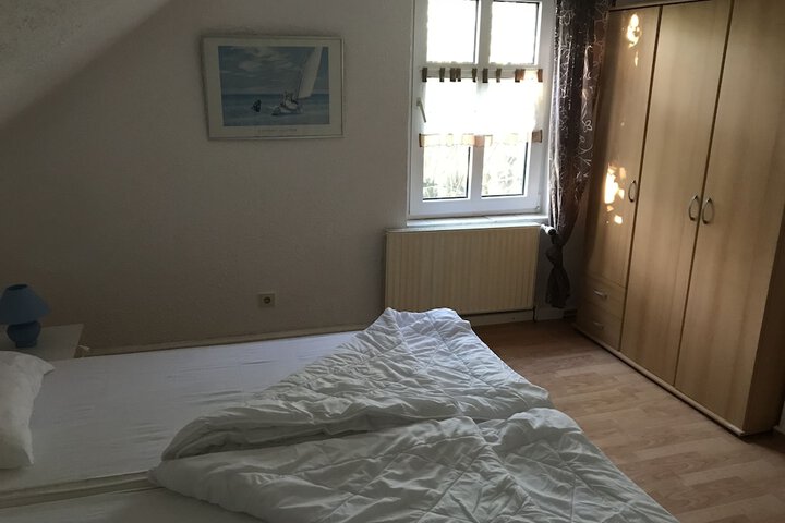 Room 2 of 117