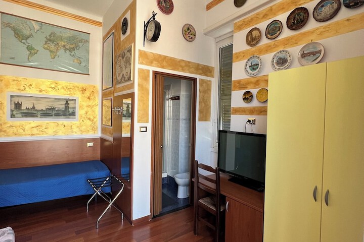 Room 9 of 48