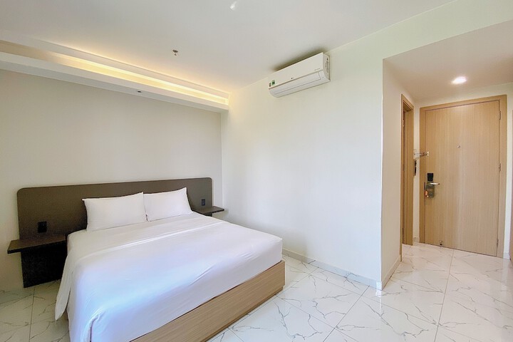 Room 6 of 34