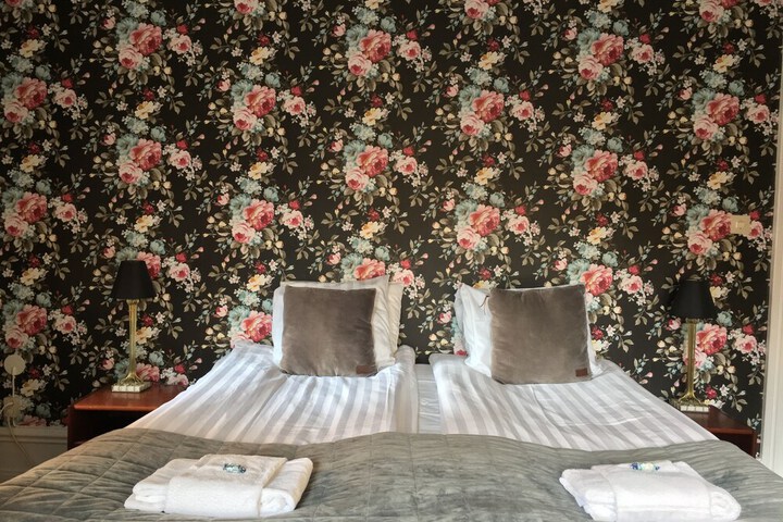 Room 6 of 36