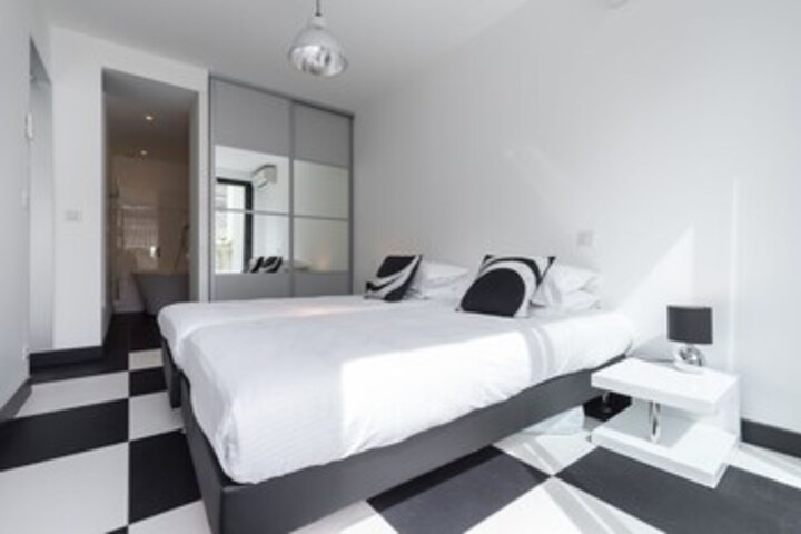 Room 21 of 29