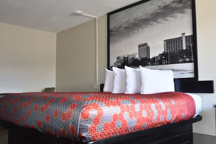 Room 8 of 52