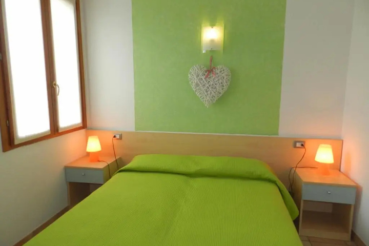 Room 4 of 15