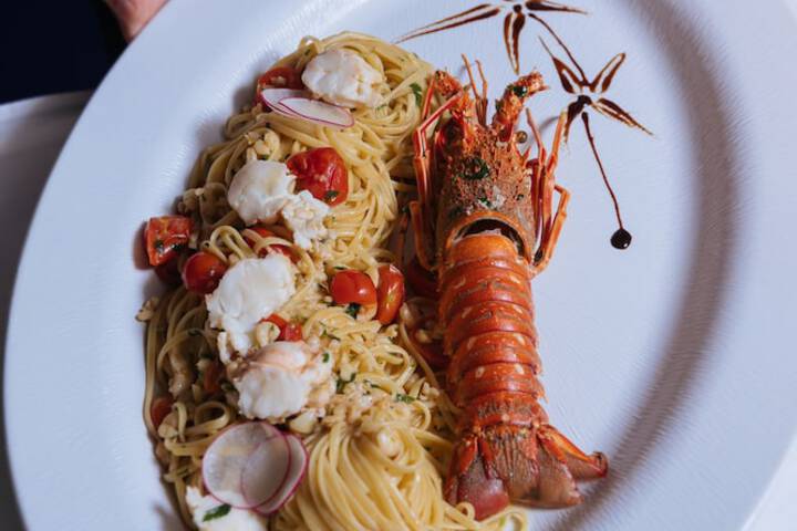Dining 35 of 43