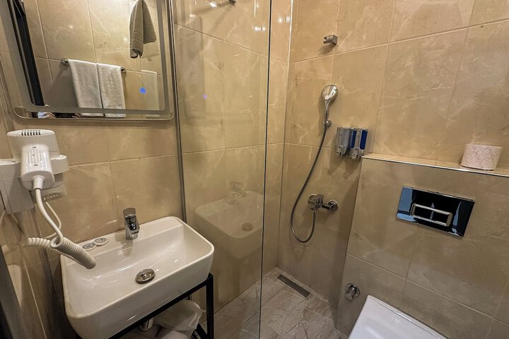 Room 21 of 27