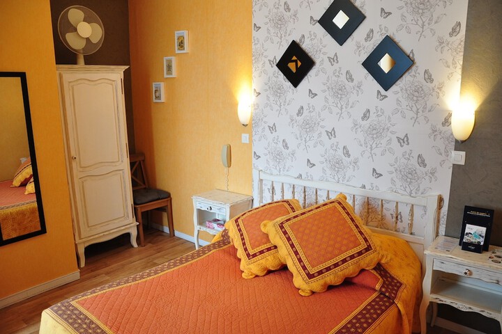Room 32 of 82