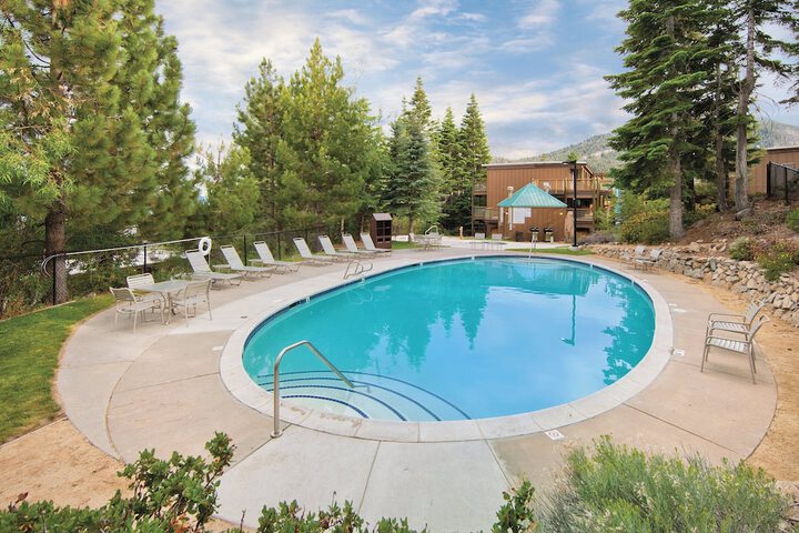 Pool 14 of 32
