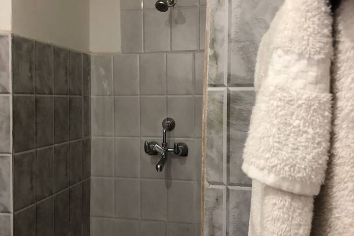 Room 7 of 10