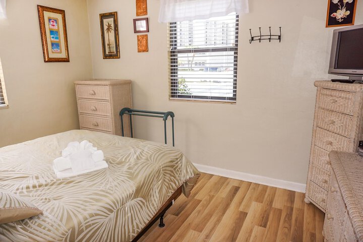 Room 32 of 325