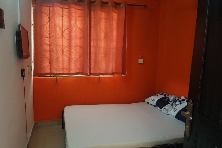 Room 2 of 8