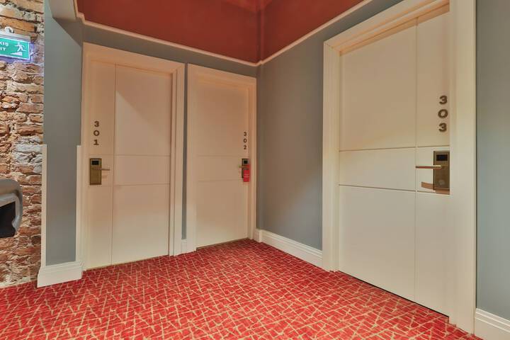 Ballroom/Hall 50 of 59