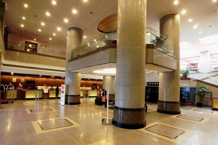 Entrance & Lobby