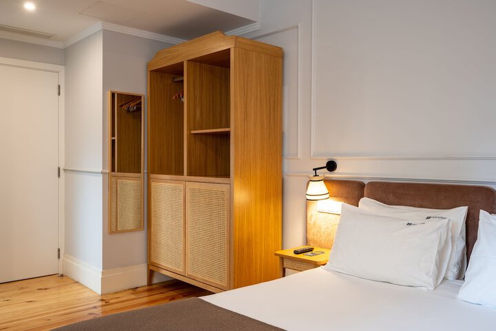 Room 46 of 85