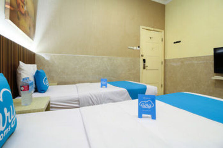 Room 6 of 28