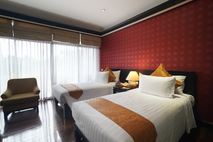 Room 3 of 38