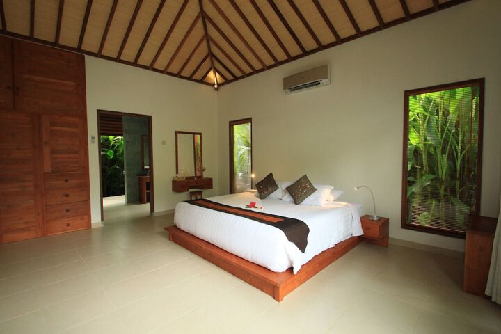 Room 7 of 28
