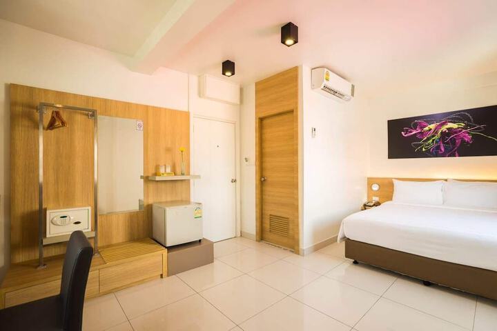 Room 9 of 25