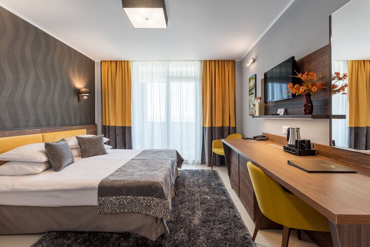 Room 13 of 52