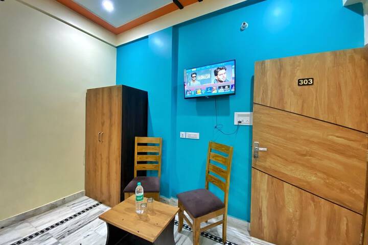 Room 8 of 18
