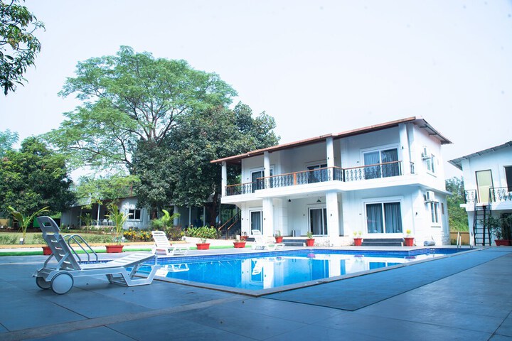 Pool 6 of 8